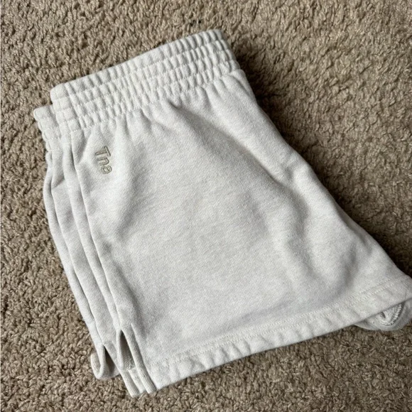 Aritzia TNA Extra Fleece Perfect 2” Sweatshort - Picture 2 of 5